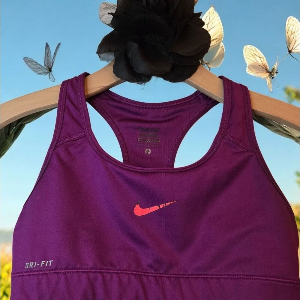 Nike Women's Magenta Dri-FIT Sports Bra Size Small Preowned Athletic Wear